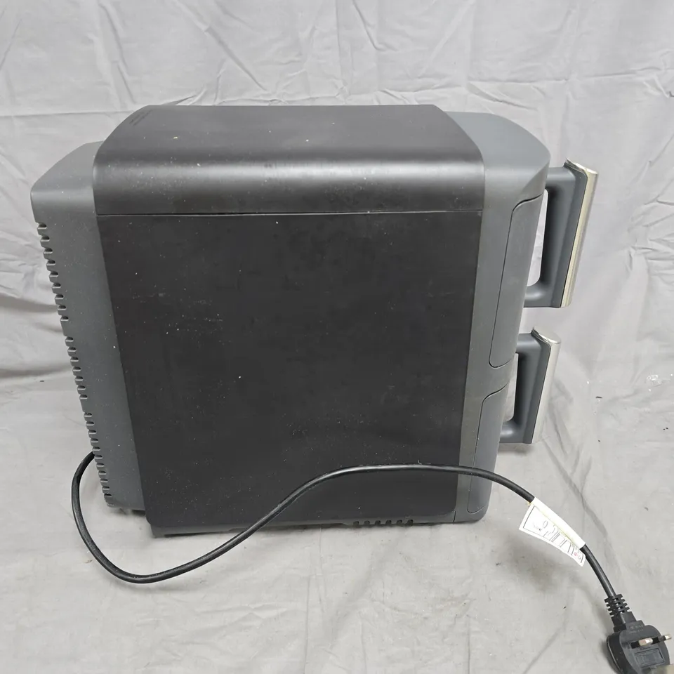 NINJA COUNTERTOP AIR FRYER OVEN IN BLACK & GREY