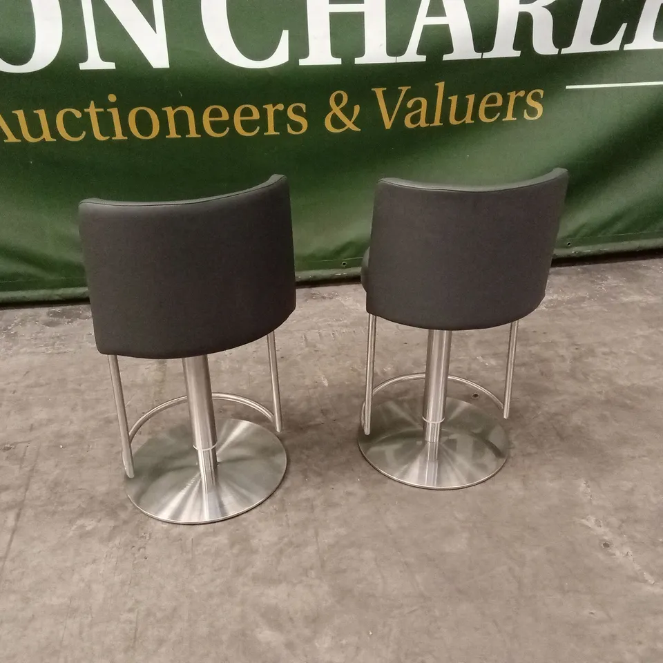 SET OF 2 QUALITY DESIGNER MONZA GAS-LIFT BARSTOOLS, GREY PU LEATHER