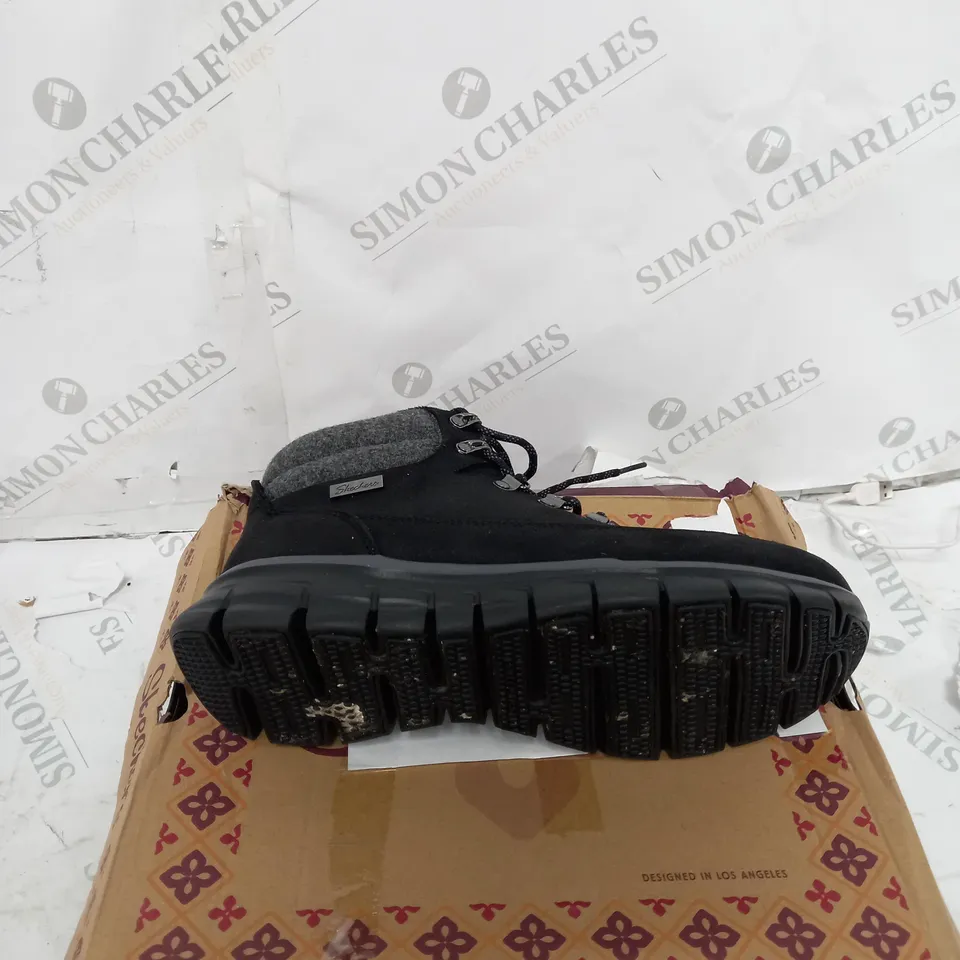 BOXED SKECHERS SYNERGY WARM TECH BOOTS, BLACK - SIZE 7