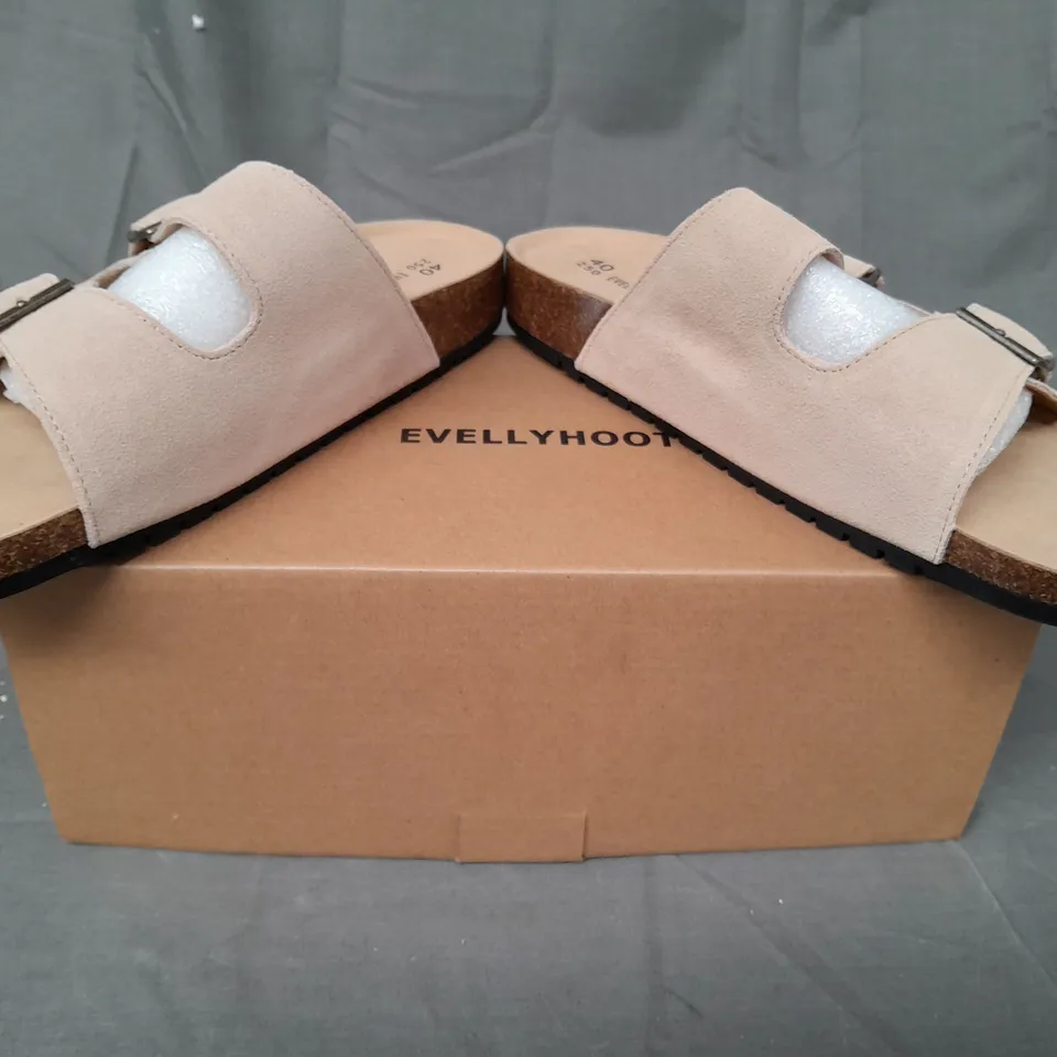 BOXED PAIR OF EVELLYHOOTD OPEN TOE SANDALS IN BEIGE EU SIZE 40