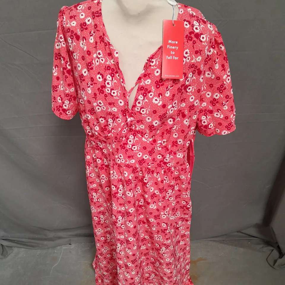 FINERY MAIREAD DRESS IN CORAL FLOWER SIZE 16