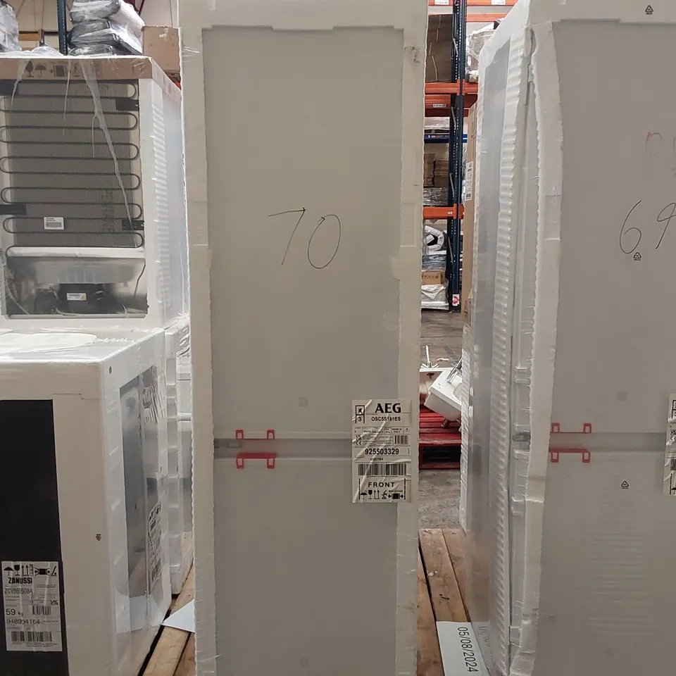 AEG OSC5S181ES LOW FROST INTEGRATED FRIDGE FREEZER, SLIDING HINGE, 70/30 RRP £500