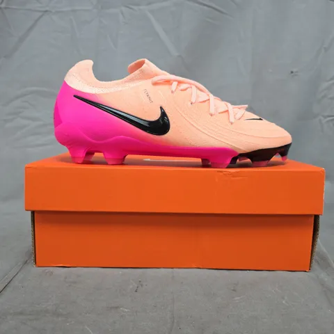 BOXED PAIR OF NIKE PHANTOM GX II PRO FOOTBALL BOOTS IN PINK/PALE ORANGE SIZE UK 5