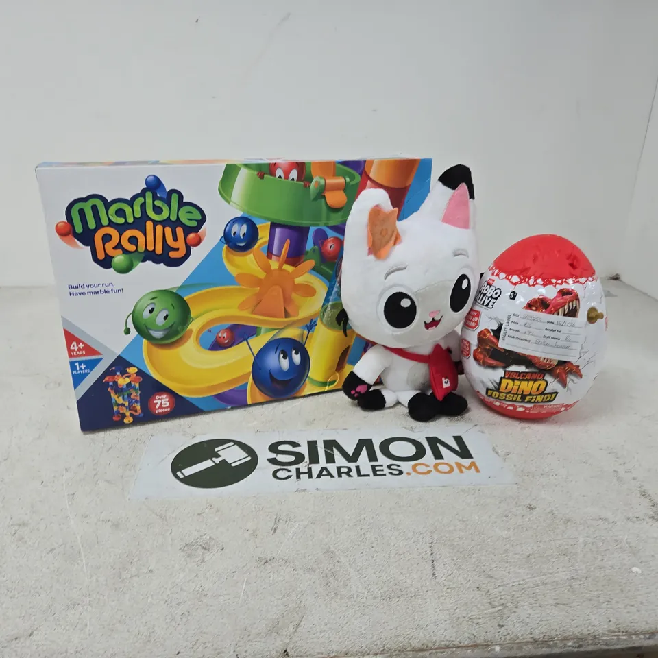 APPROXIMATELY 12 ASSORTED TOYS & GAMES PRODUCTS TO INCLUDE MARBLE RALLY, PLUSH, ROBOALIVE DINO FOSSIL, ETC