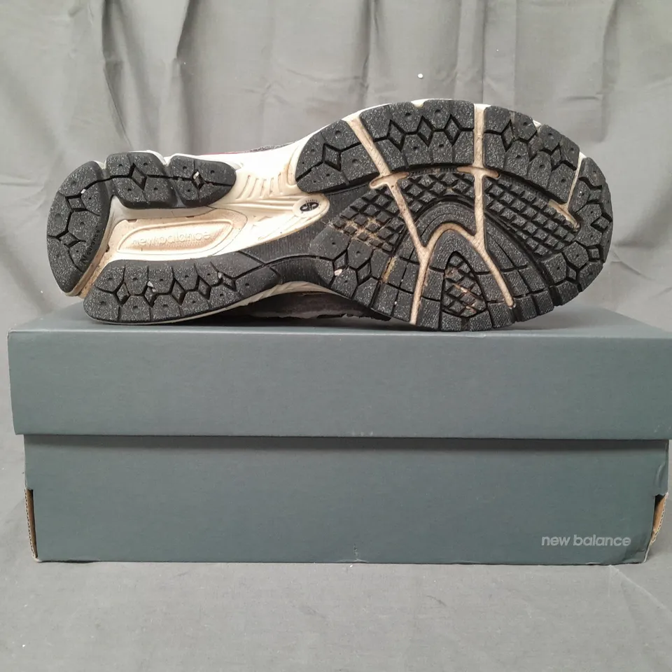 BOXED PAIR OF  NEW BALANCE TRAINERS IN GREY UK SIZE 10