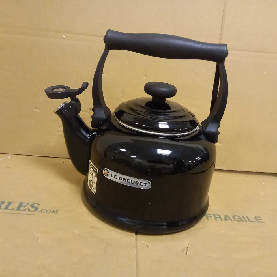 LE CREUSET TRADITIONAL STOVE-TOP KETTLE WITH WHISTLE, SUITABLE FOR ALL HOB TYPES, 2.1 L, BLACK