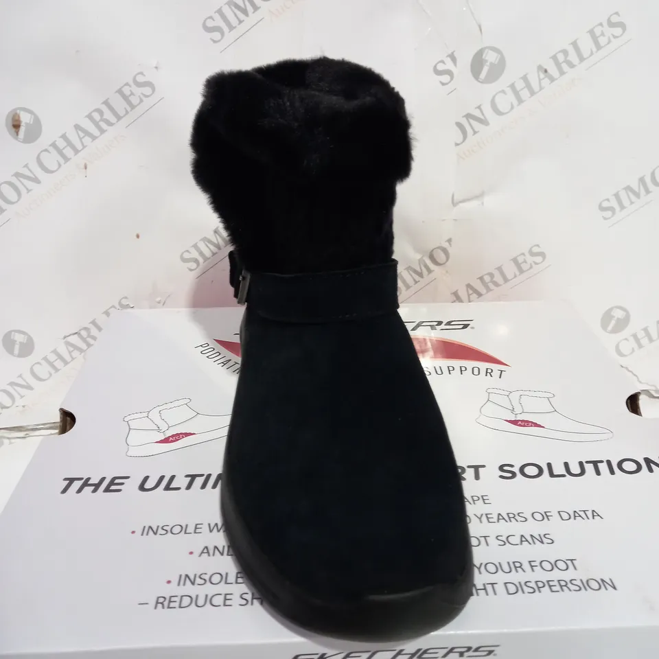 BOXED SKECHERS GO BOOTS IN BLACK - SIZE 6 RRP £20