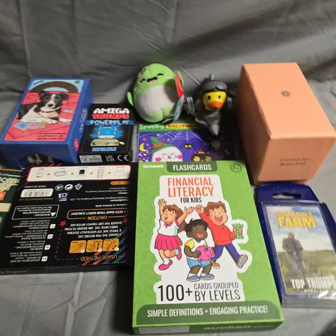 TOTE OF APPROXIMATELY 10 ASSORTED TOYS AND GAMES TO INCLUDE TOP TRUMPS, TEDDIES AND FLASHCARDS