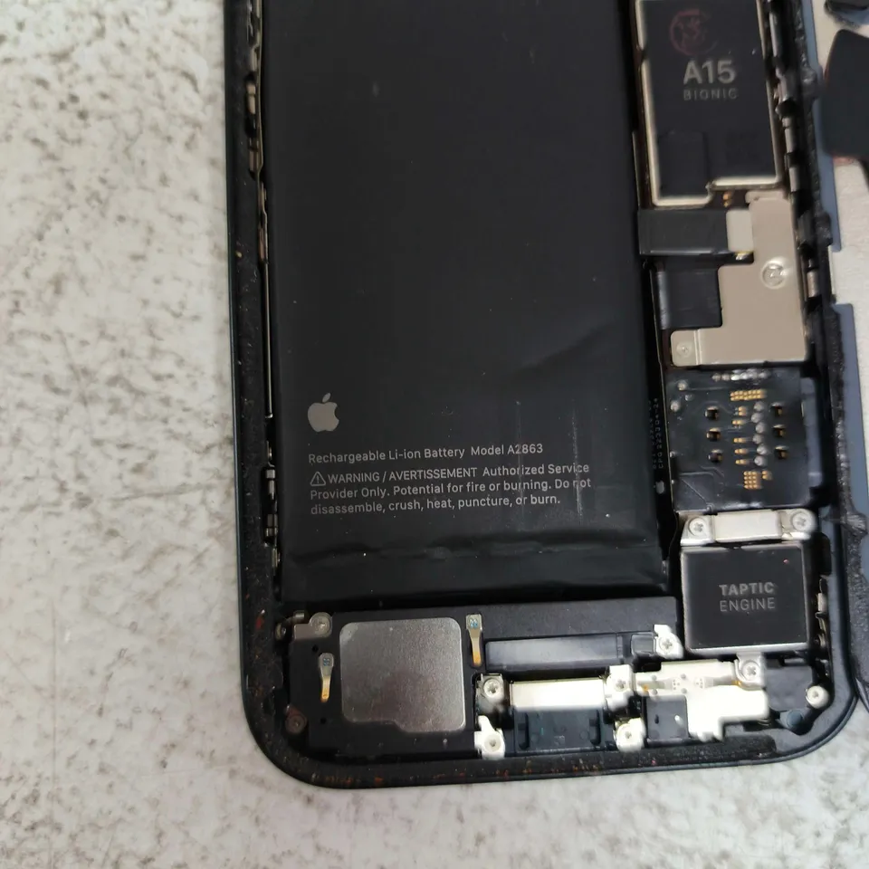 APPLE IPHONE – BLUE, CRACKED FRONT SCREEN, INTERNALS EXPOSED A2863