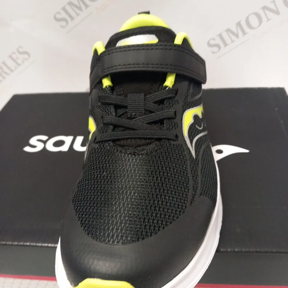 BOXED SAAUCONY KINVARA 13 A/C JUNIOR RUNNING SIZE 1M