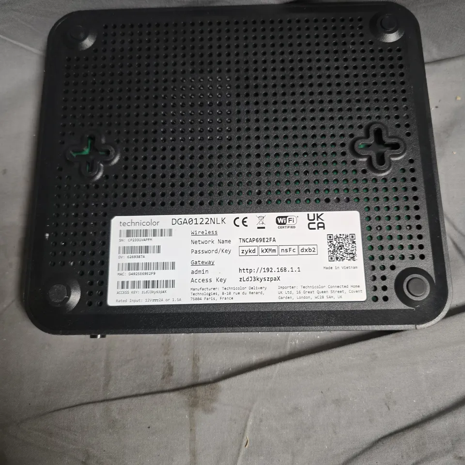 TECHNICOLOR DGA0122NLK WIRELESS GATEWAY ROUTER WITH CABLES – BOXED