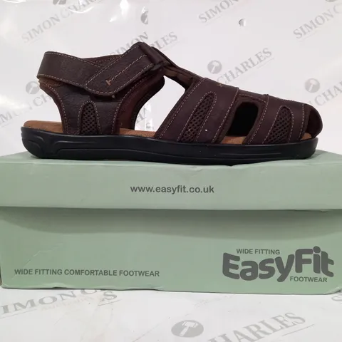 BOXED PAIR OF EASY FIT BRUNO WIDE SANDALS IN BROWN UK SIZE 11