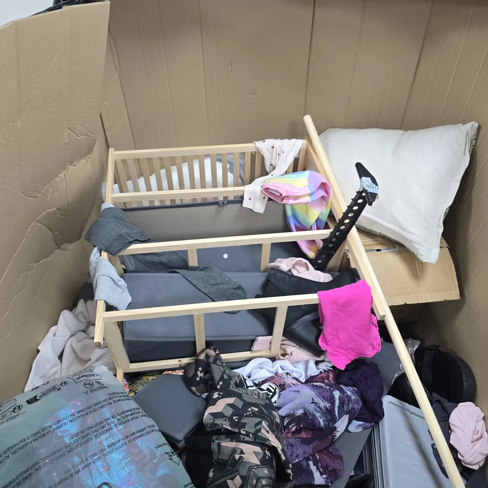 PALLET OF APPROXIMATELY 30 ASSORTED HOUSEHOLD & CLOTHING PRODUCTS TO INCLUDE MUGS, SHOES, STORAGE RACK ETC - COLLECTION ONLY