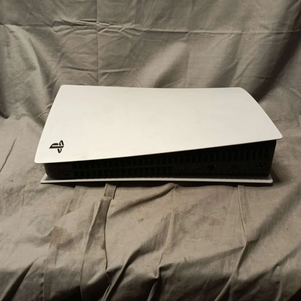 SONY PLAYSTATION 5 DIGITAL EDITION CONSOLE WITH DUALSENSE CONTROLLER – WHITE