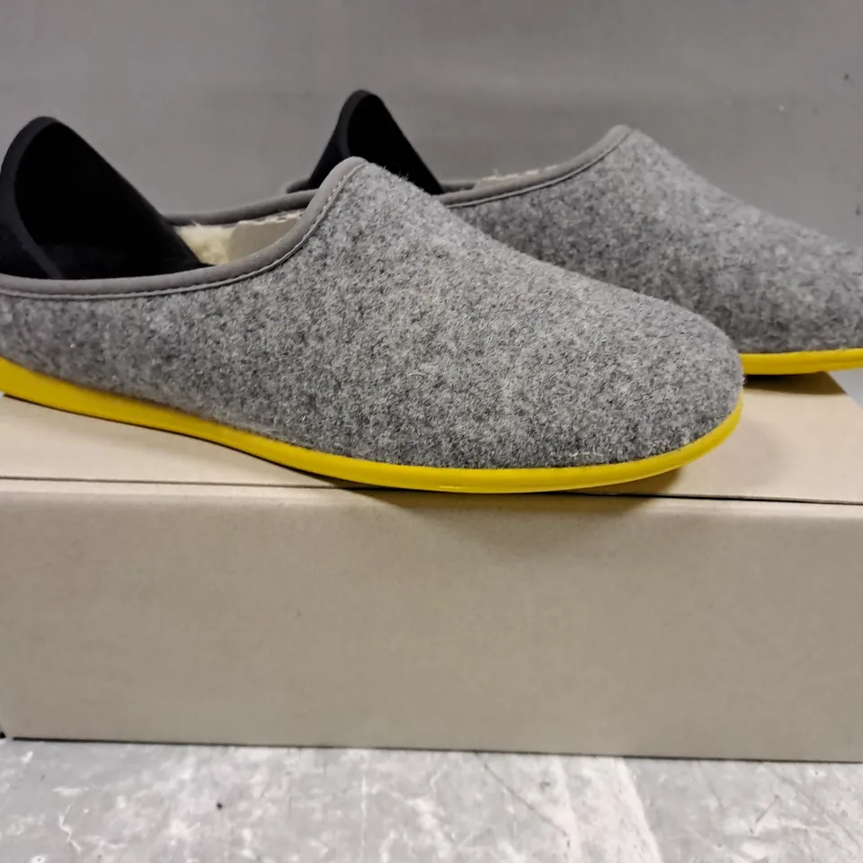 BOXED PAIR OF MAHABIS CLASSIC SLIP-ON SHOES IN GREY/YELLOW UK SIZE 4.5/5