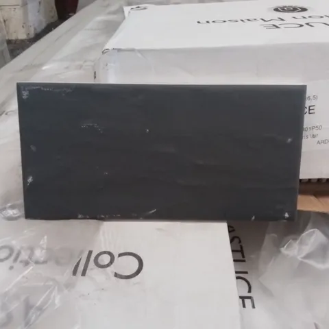 PALLET TO CONTAIN APPROX. 84 X PACKS OF BRAND NEW ASTUCE COLLECTION MAISON DANS LAIR TILES - 40 PER BOX // TILE SIZE: 197 X 97 X 6.5MM