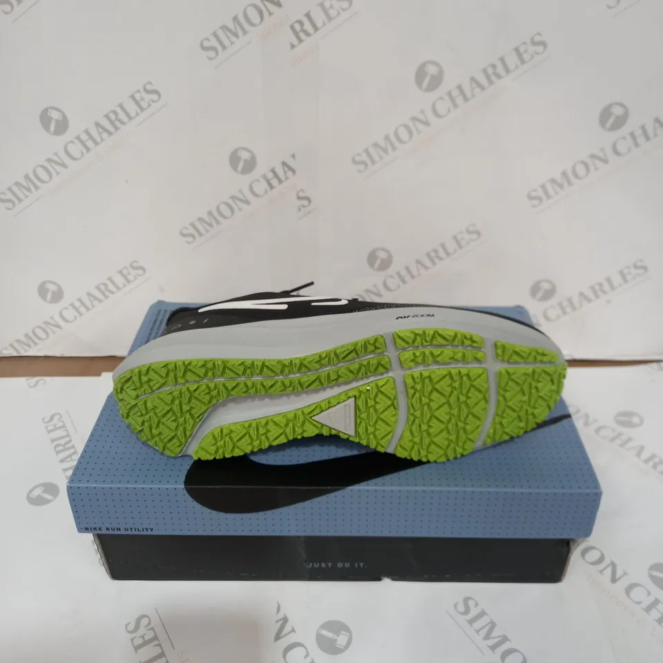 BOXED PAIR OF NIKE AIR ZOOM PEGASUS 39 SHIELD TRAINERS - BLACK/WHITE/SMOKE GREY, SIZE 7 