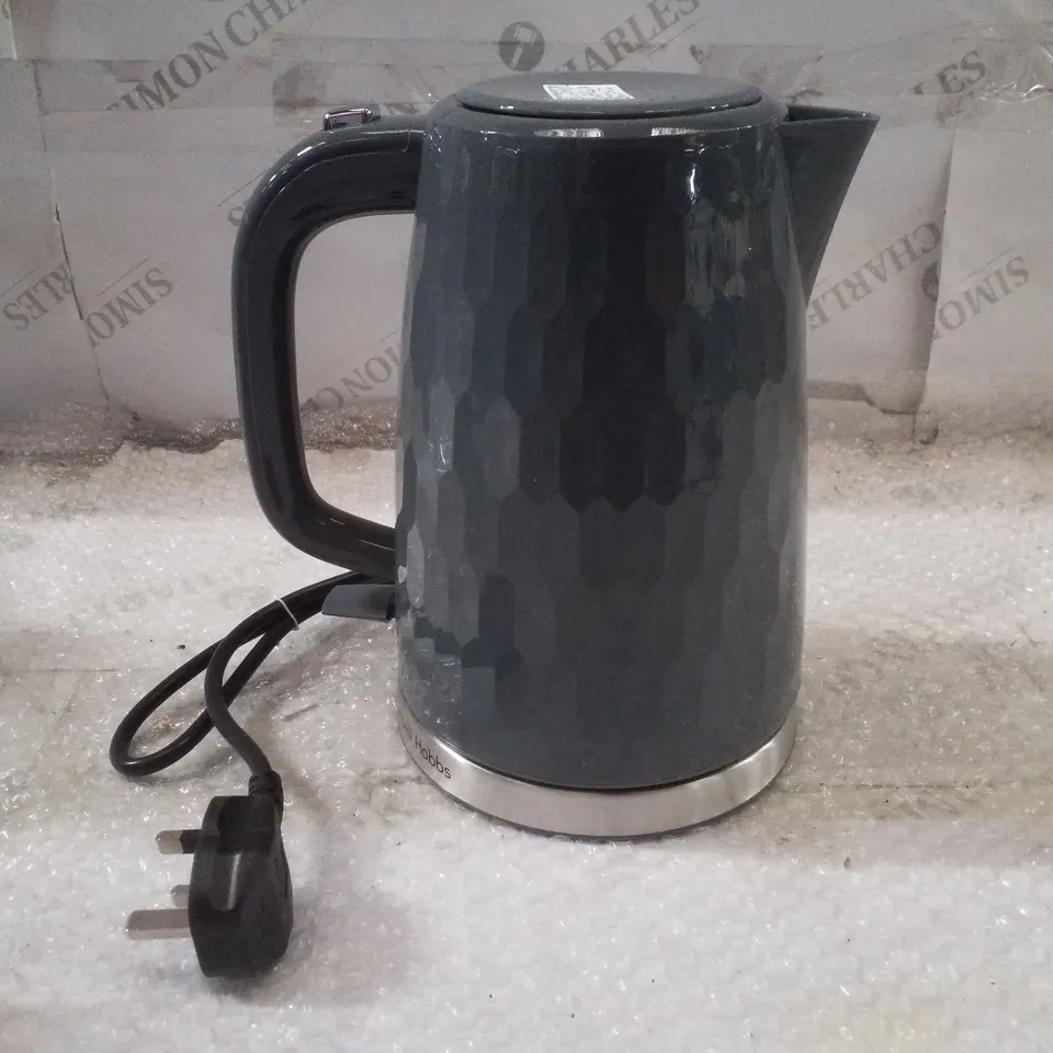 BOXED RUSSELL HOBBS HONEYCOMB GREY KETTLE