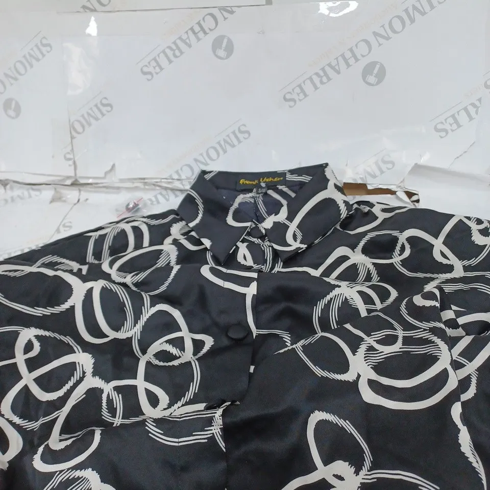 BLACK COLLARED BUTTON UP