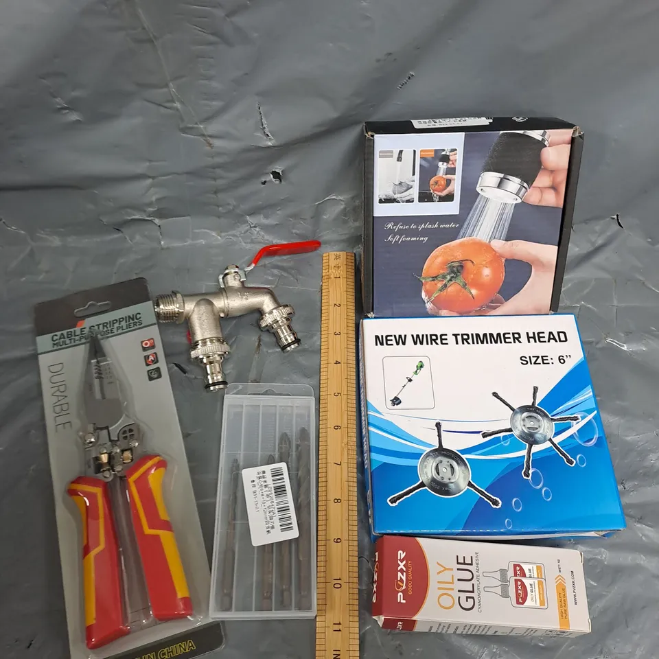 APPROXIMATELY 15 ASSORTED HOUSEHOLD ITEMS TO INCLUDE TRIMMER HEAD, SPRAY NOZZLE, CABLE STRIPPER ETC  