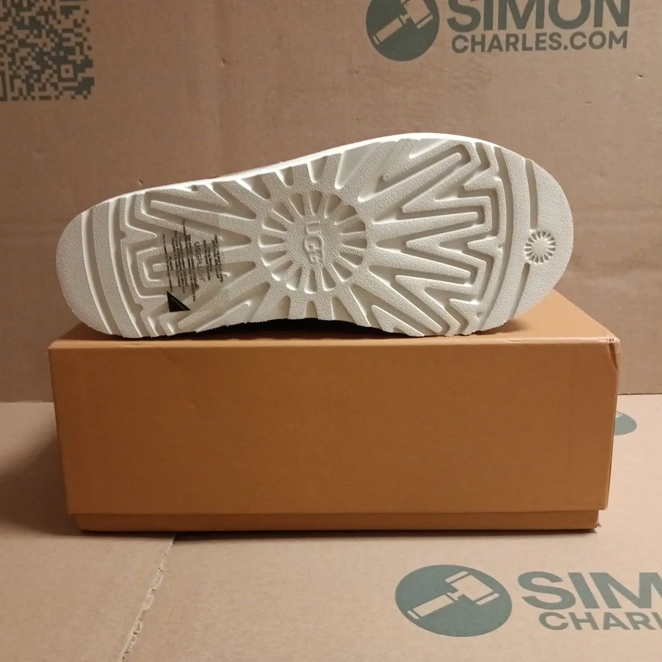 BOXED PAIR OF UGG PALACE TASMAN LOONEY TUNES SHOES IN BROWN SIZE UK 7