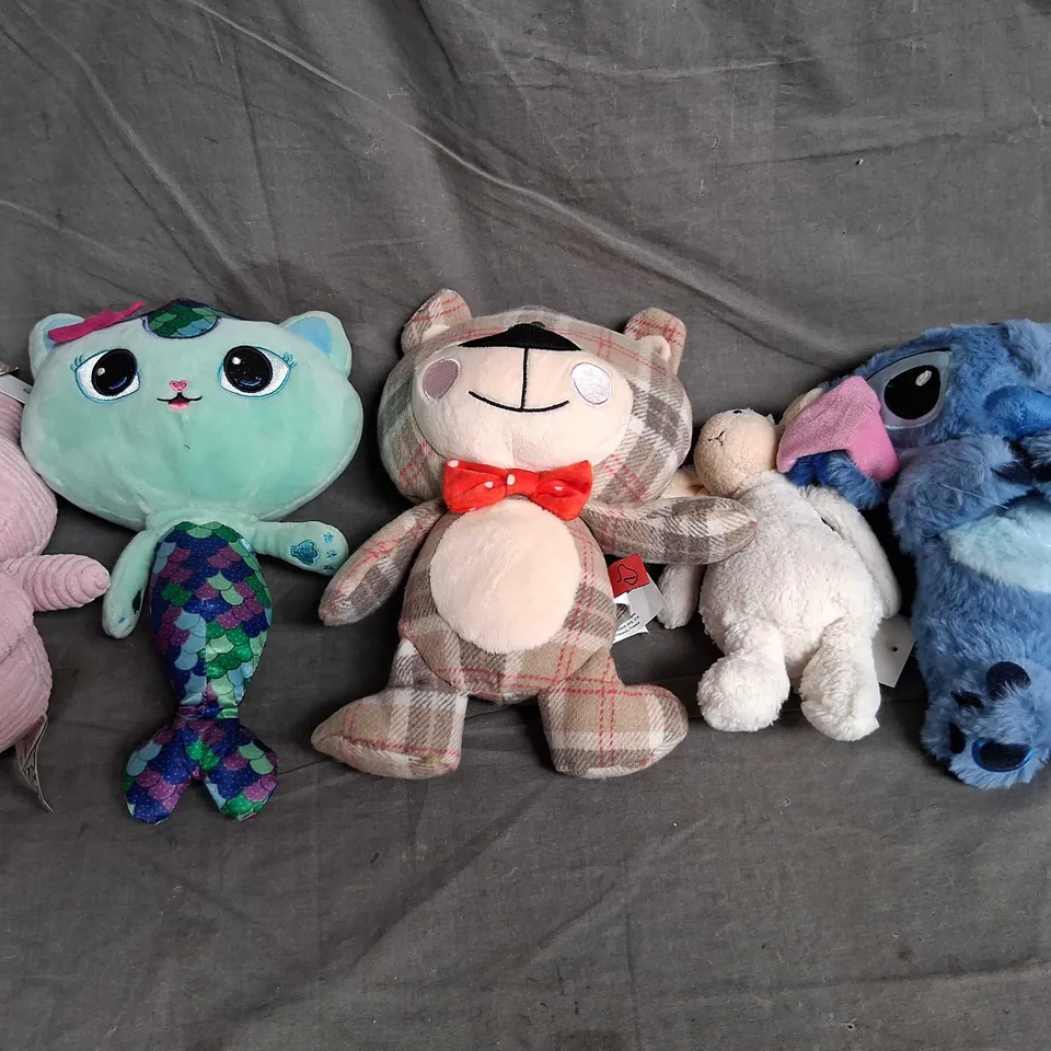 FIVE ASSORTED SOFT TOYS