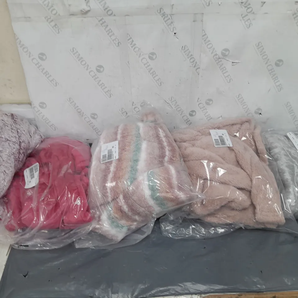 BOX OF APPROXIMATELY 10 ASSORTED BAGGED PIECES OF CLOTHING IN VARIOUS STYLES, SIZES, AND BRANDS 