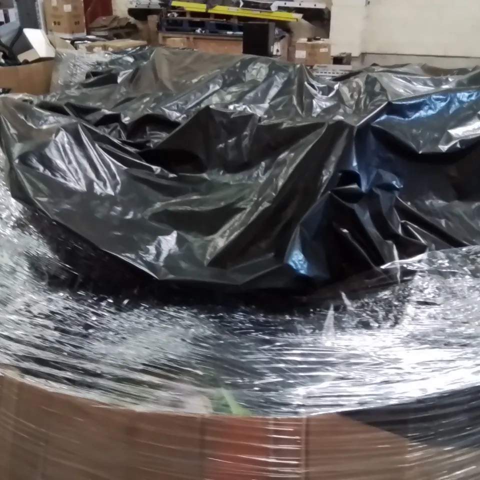 PALLET CONTAINING A LARGE QUANTITY OF HOSES