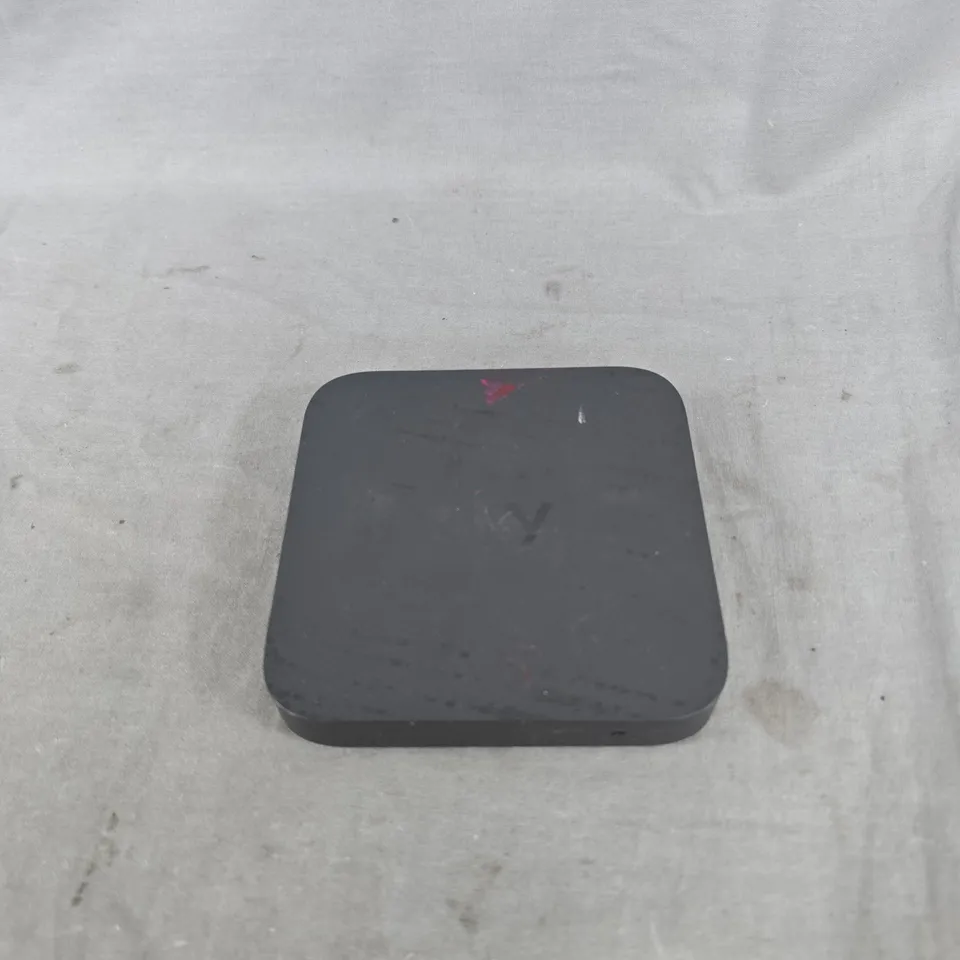 BOX OF APPROXIMATELY 20 HOUSEHOLD/BROADBAND ITEMS INCLUDING: 3X SKY BOXES