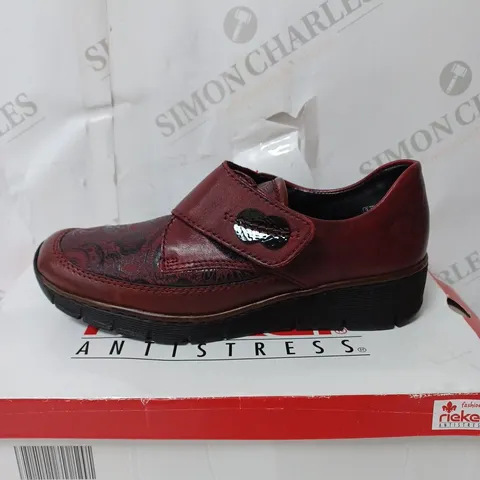 BOXED RIEKER SHOES WITH BUTTON, BURGUNDY - SIZE 5