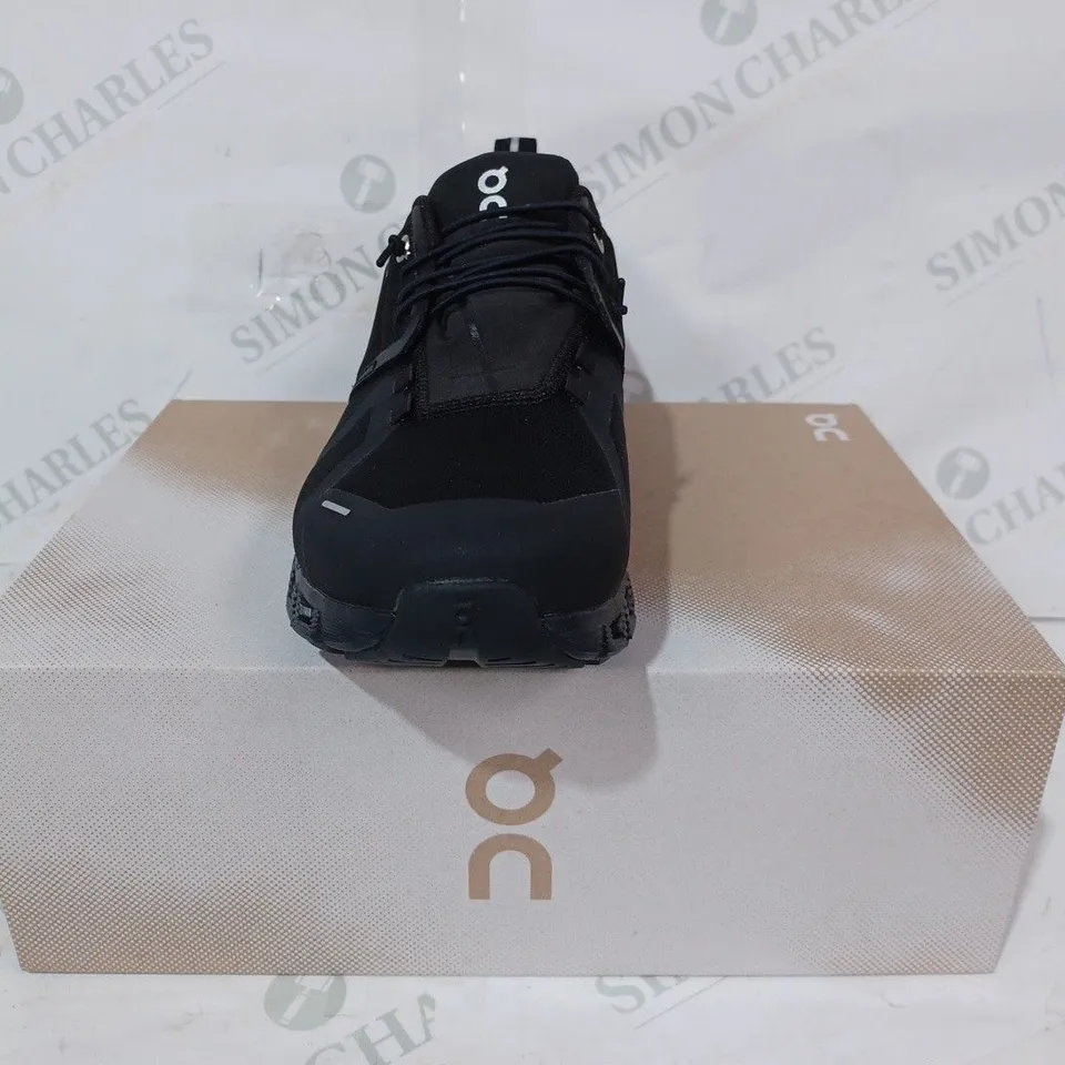 BOXED PAIR OF ON CLOUD 5 WATERPROOF SHOES IN BLACK UK SIZE 7