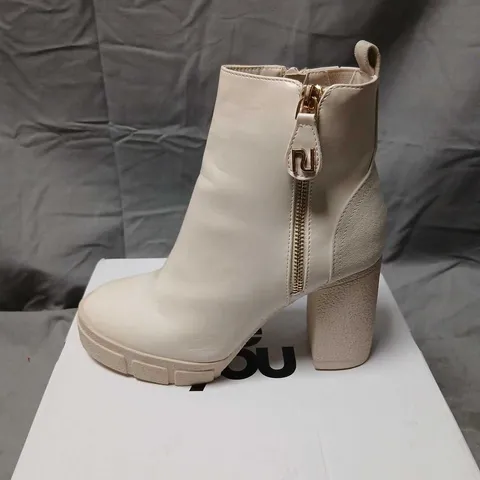 RIVER ISLAND CREAM LEATHER ANKLE BOOTS WITH SIDE ZIP – WOMEN'S SIZE 4