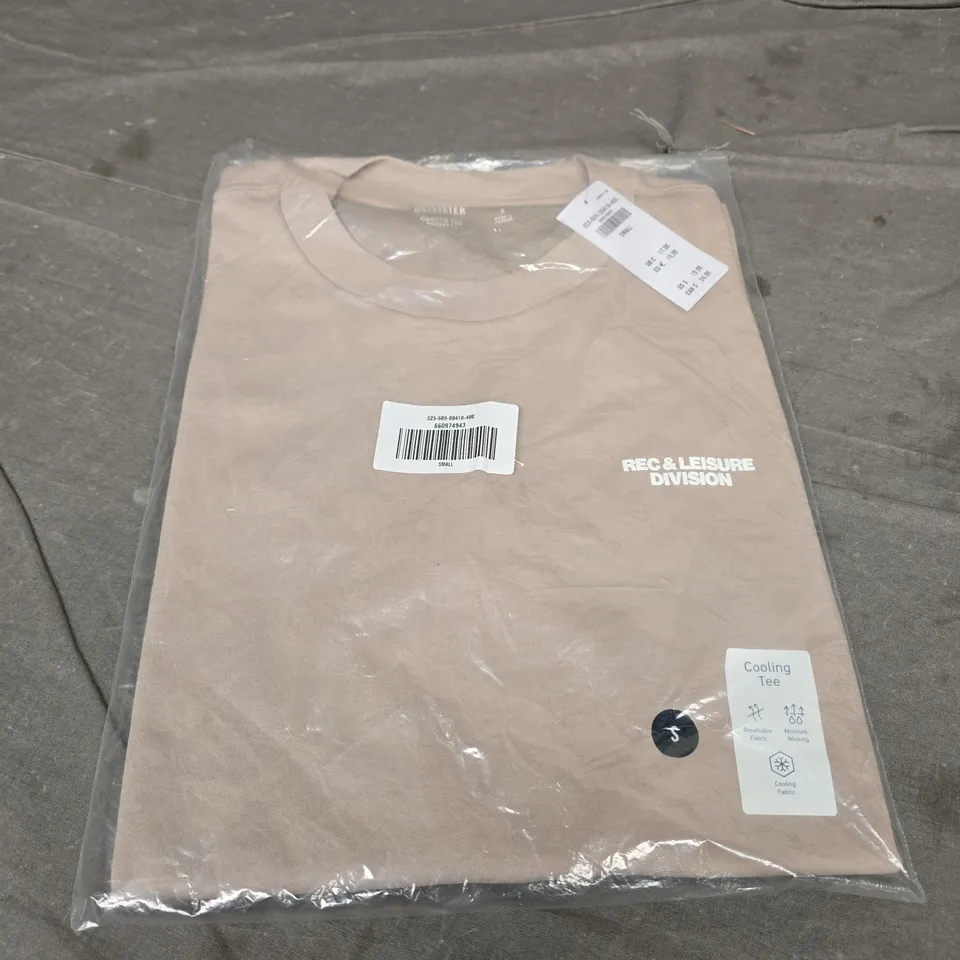 BAGGED HOLLISTER CASUAL TEE - SIZE SMALL