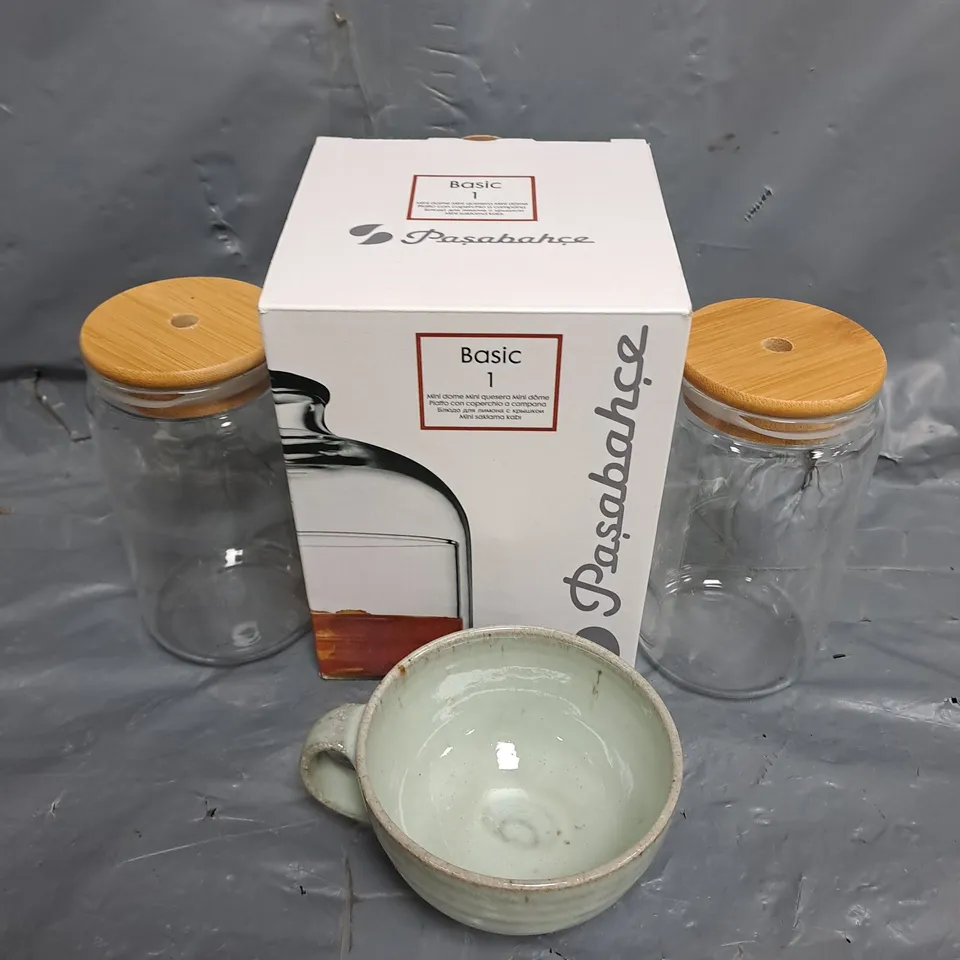APPROXIMATELY 8 ASSORTED HOUSEHOLD ITEMS TO INCLUDE MUGS, STORAGE ETC 