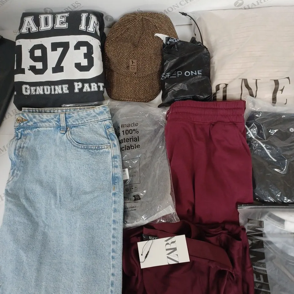 LARGE BOX OF ASSORTED BAGGED AND UNBAGGED CLOTHING TO INCLUDE ZARA, BOOHOOMAN AND STEP ONE