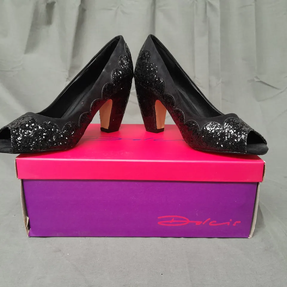 BOXED PAIR OF DOLCIS OPEN TOE HEELED SHOES IN BLACK W. GLITTER EFFECT UK SIZE 4