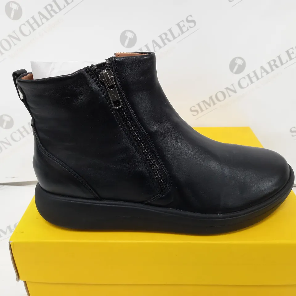 BOXED STRIVE BAMFORD II BOOTS IN BLACK - UK 5