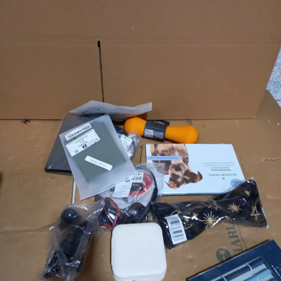 LOT OF ASSORTED HOUSEHOLD ITEMS 