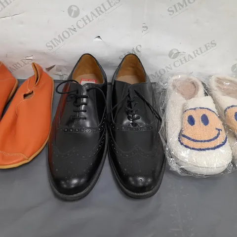 BOX OF APPROXIMATELY 15 ASSORTED PAIRS OF SHOES AND FOOTWEAR ITEMS IN VARIOUS STYLES AND SIZES TO INCLUDE CLARKS, ETC