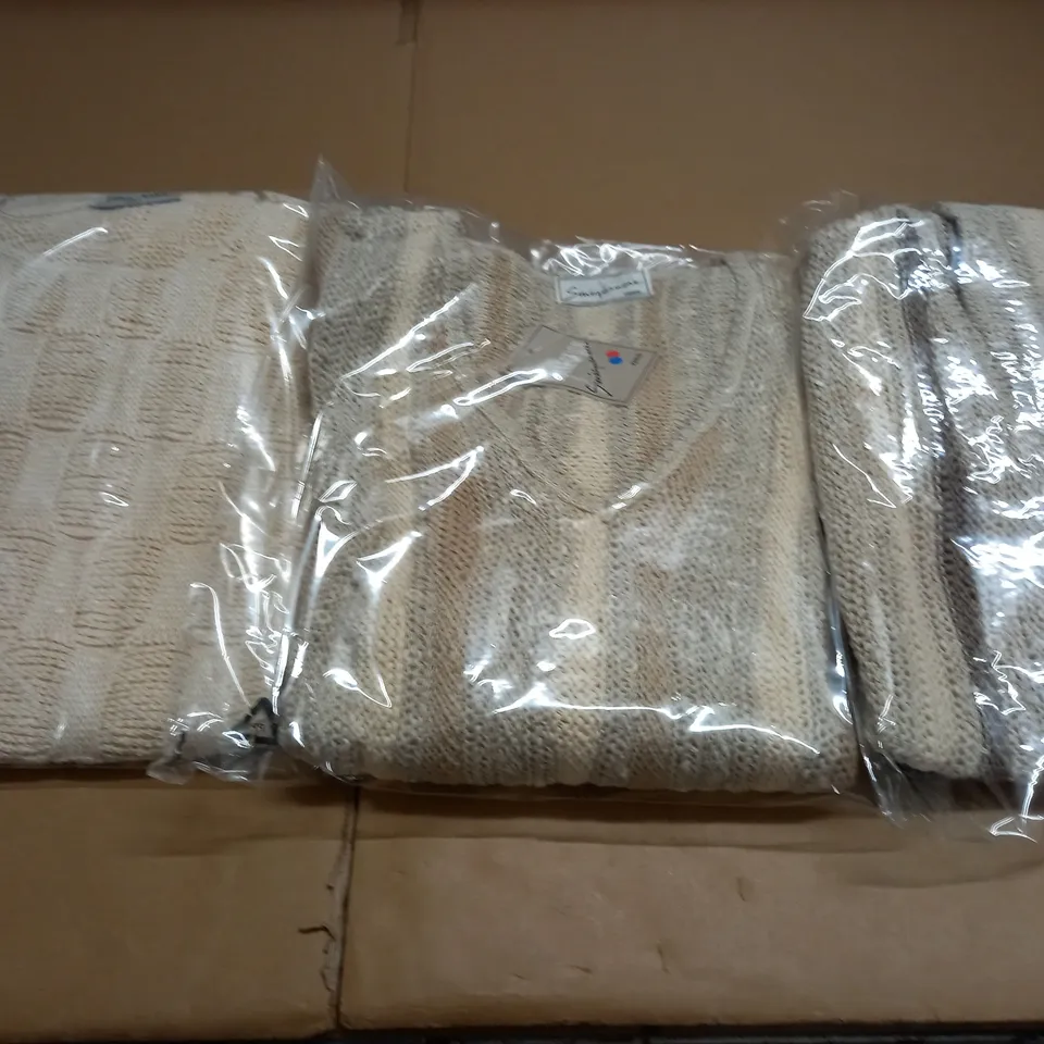 LOT OF 19 ASSORTED AS NEW TEXTURED KNIT JUMPER - VARIOUS SIZES