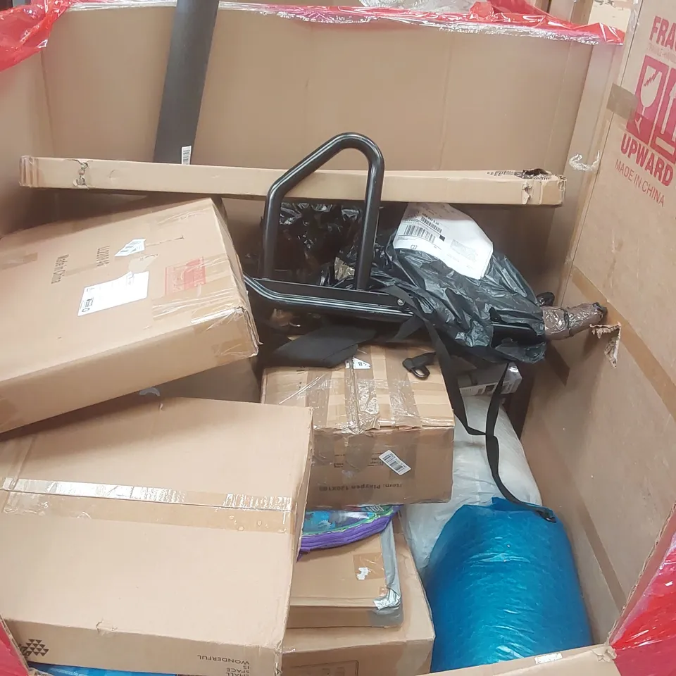 PALLET CONTAINING A LARGE QUANTITY OF ASSORTED ITEMS INCLUDING: TOILET SEAT, CEILING FAN, PLAY MAT, WATER TABLE GAME ECT