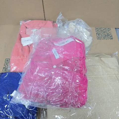 APPROXIMATELY 20 ASSORTED CLOTHING ITEMS IN VARIOUS SIZES, STYLES & COLOURS TO INCLUDE BRANDS SUCH AS MUDFLOWER, CLASSIC, EMILY, ETC - COLLECTION ONLY