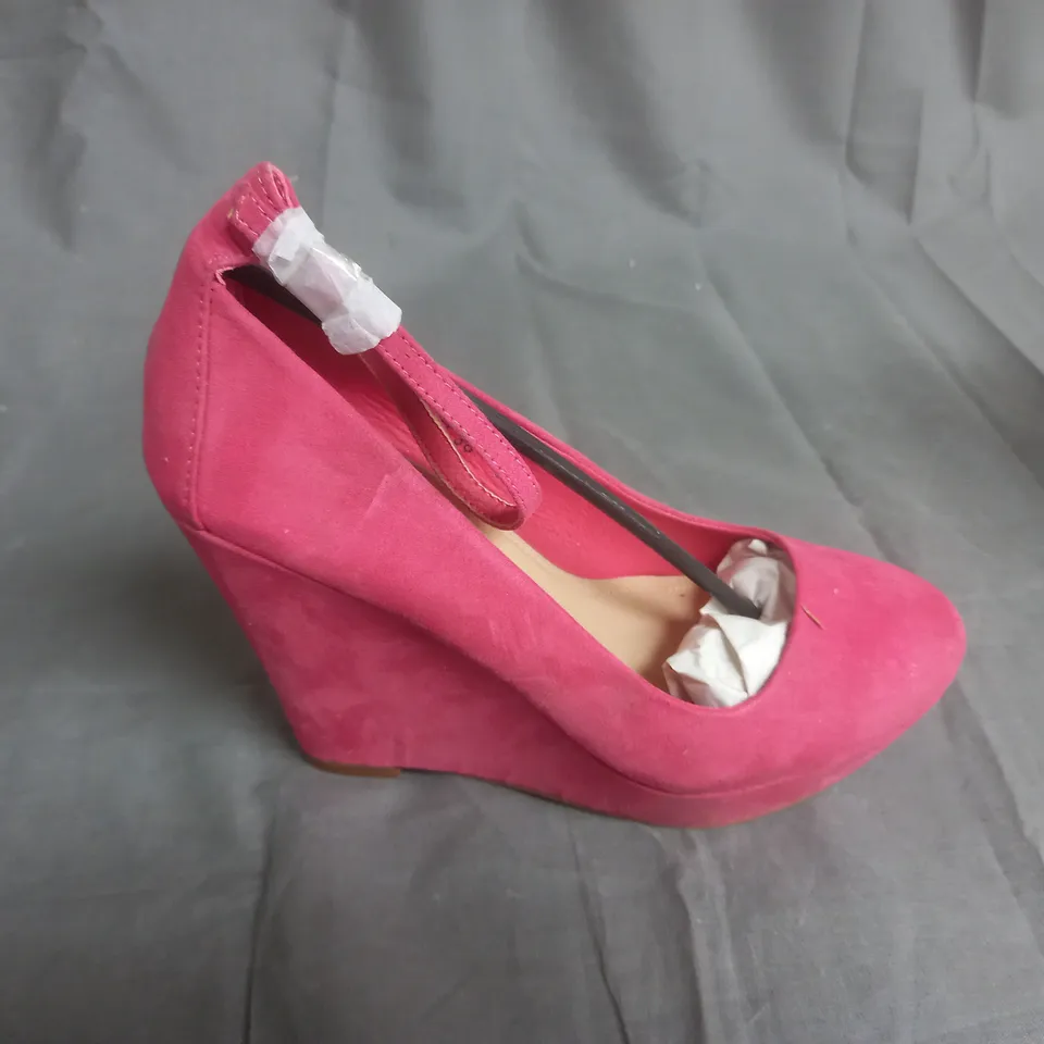 BOX OF APPROXIMATELY 7 PAIRS OF CLARAS WEDGE SHOES IN PINKS VARIOUS SIZES