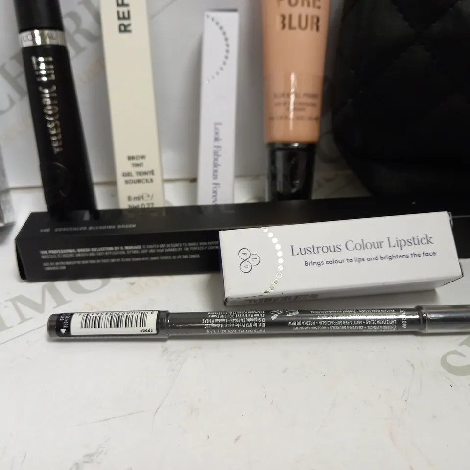 LOT OF APPROX 10 TO INCLUDE , BAG , MAKE-UP BRUSHES . HAND MIRROR , ETC