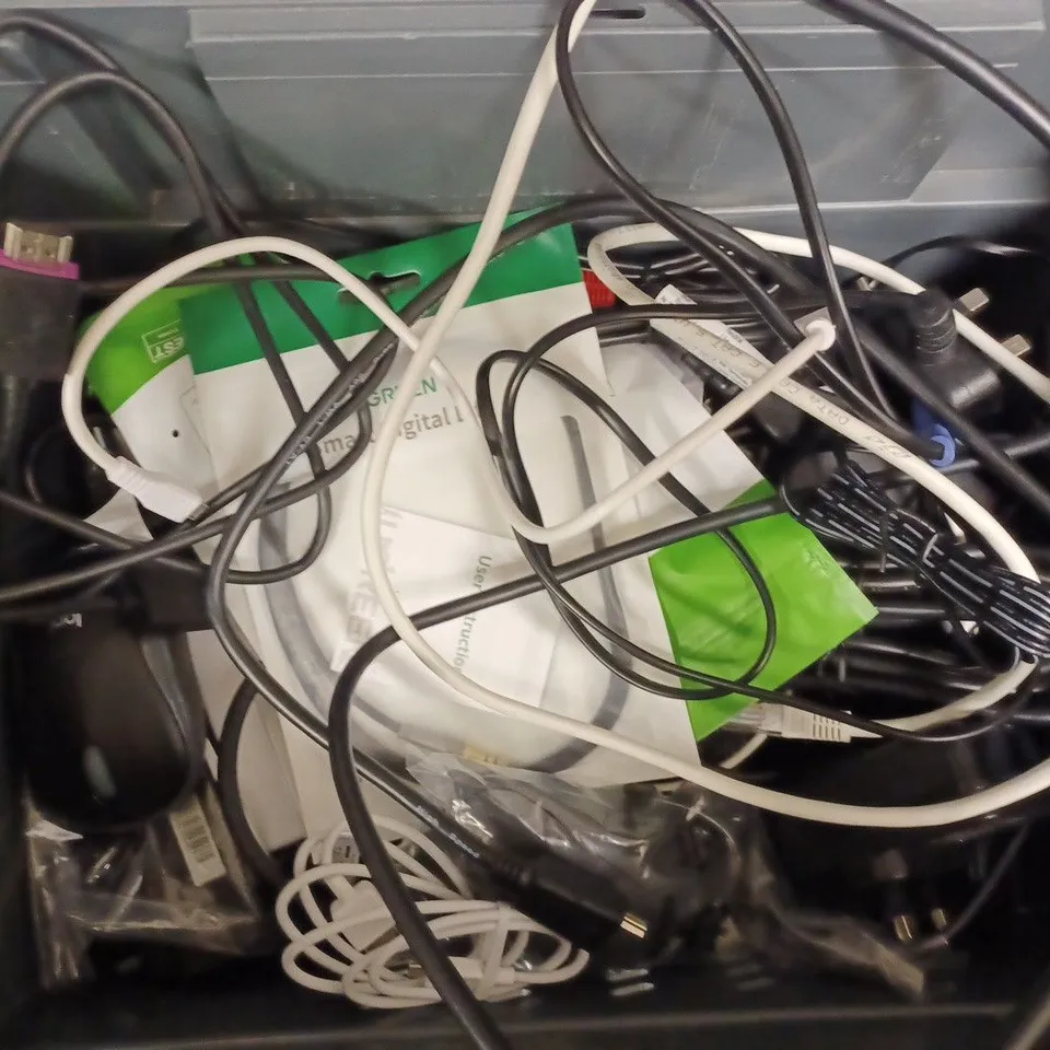 BOX OF APPROX 10 ASSORTED CABLES