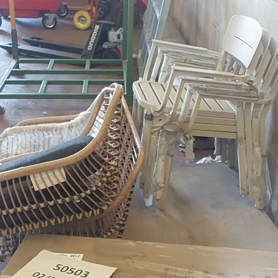 PALLET CONTAINING 4x STACKABLE CHAIRS AND OTHER ASSORTED OUTDOOR CHAIR PARTS 