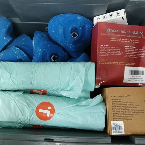 APPROXIMATELY 8 ASSORTED HOUSEHOLD ITEMS TO INCLUDE ROCK CLIMBING GRIPS, HAND WARMERS, WEIGHTS, ETC
