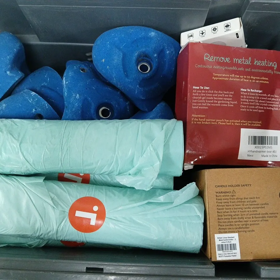 APPROXIMATELY 8 ASSORTED HOUSEHOLD ITEMS TO INCLUDE ROCK CLIMBING GRIPS, HAND WARMERS, WEIGHTS, ETC