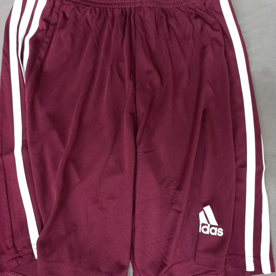 ADIDAS SHORTS IN BURGUNDY SIZE SMALL