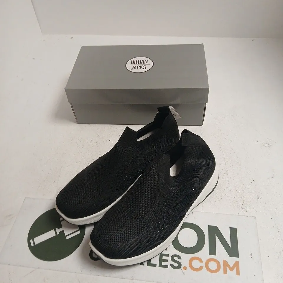 URBAN JACKS NEGRONI SLIP-ON SNEAKERS - BLACK, UK 6